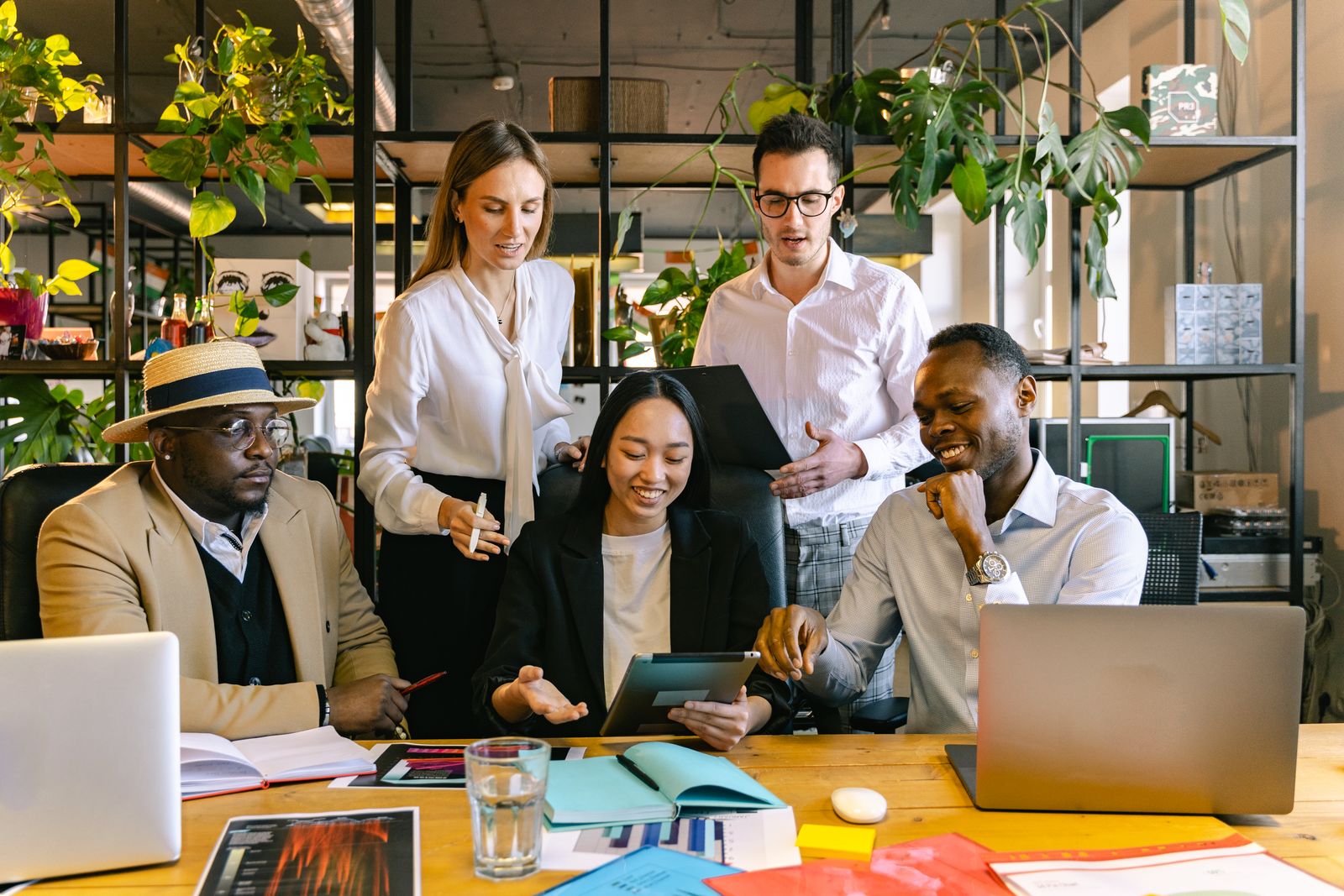 Equipe da KPI Gestão Empresarial em reunião